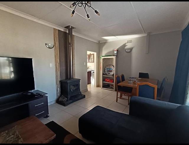 3 BEDROOM HOUSE FOR SALE IN HOMESTEAD